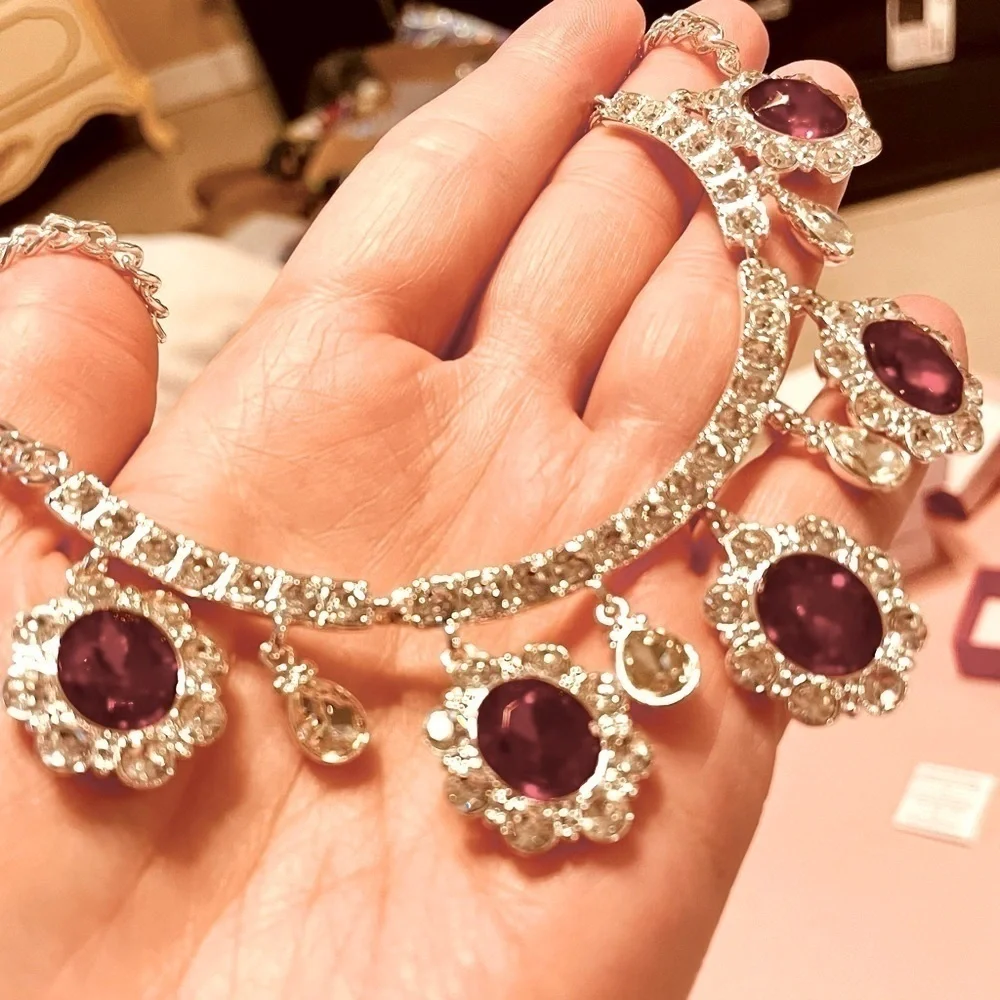 ♦️ AVON NIB STUNNING ROYAL RED NECKLACE AND EARRING SET Ensemble  Old Stock
